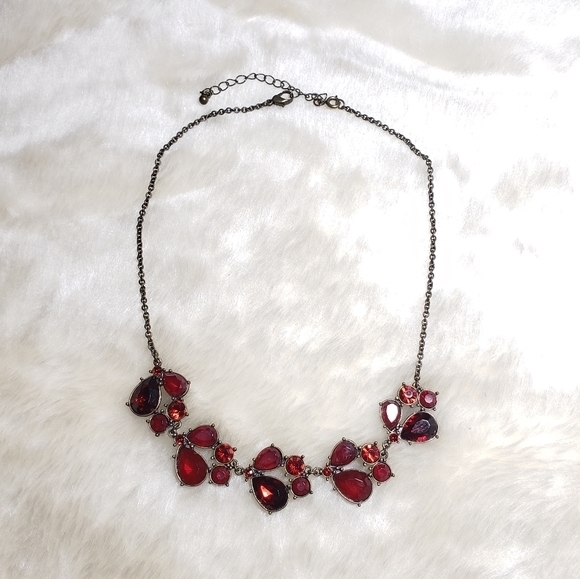 VINTAGE Nancy & Rise NY Ruby Red Stones and Antiqued Bronze Tones Necklace - Picture 7 of 7